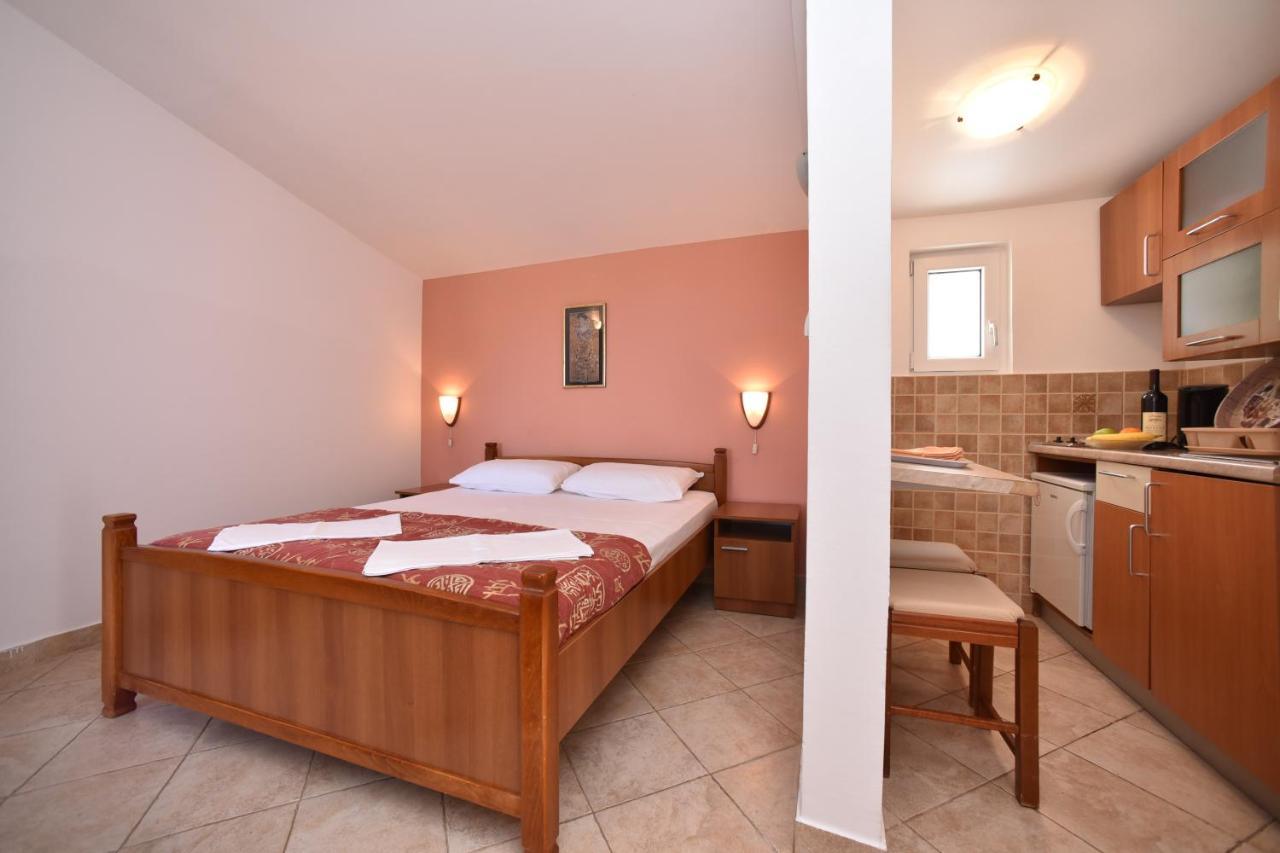 Petrovac Apartmani Soljaga מראה חיצוני תמונה